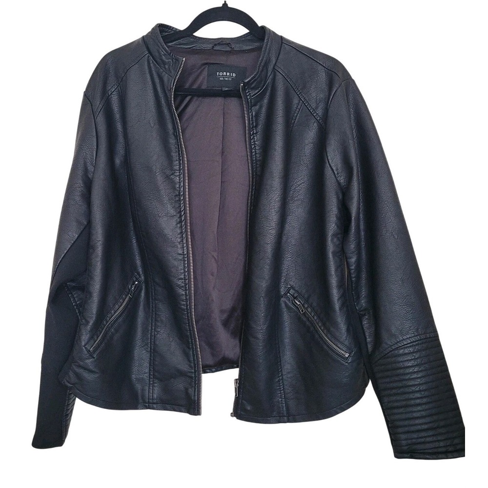 Torrid Women's Black Quilted Zip Jacket Zipped Pockets Size 2 Plus Long Sleeve